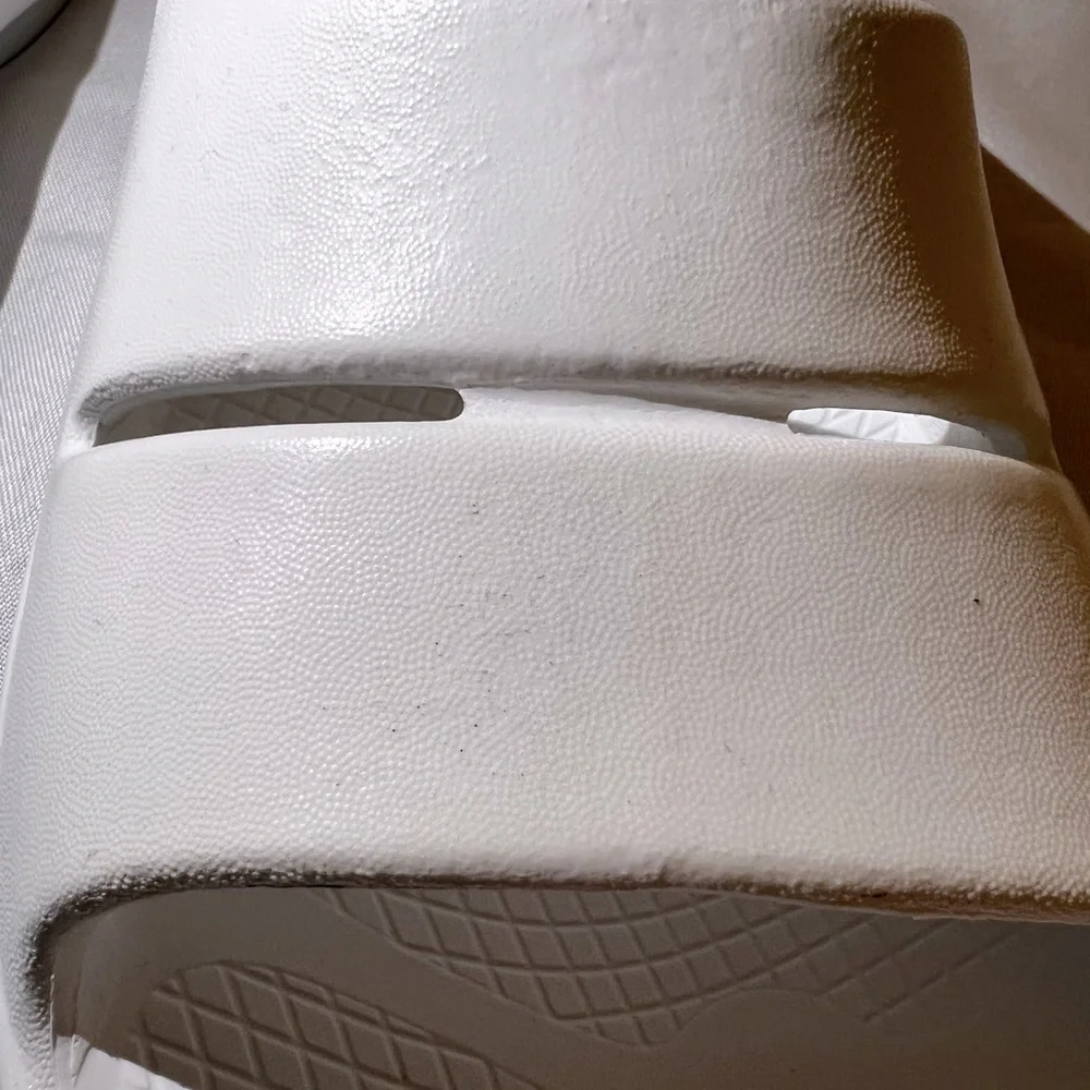 OOFOS Women's OOahh Luxe Slide Sandal - White - 9 - Picture 8 of 9